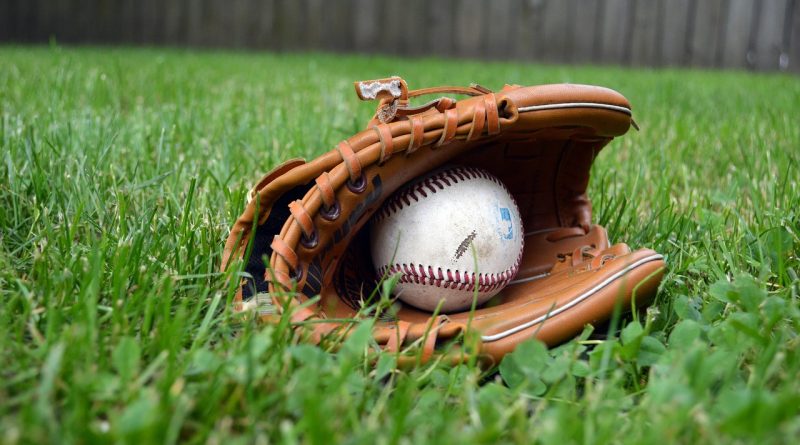 baseball fundamentals Image by Chris Pastrick from Pixabay