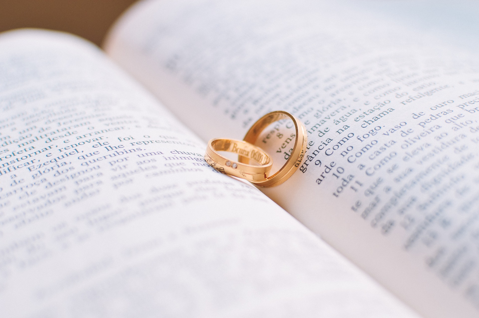 wedding bells wedding rings credit: pexels at Pixabay